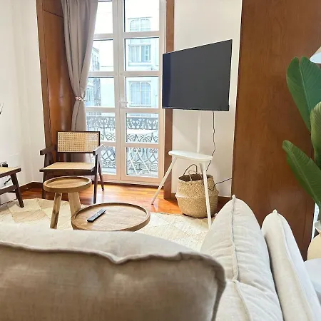 With A Balcony, Downtown, Free Parking By Ybh *