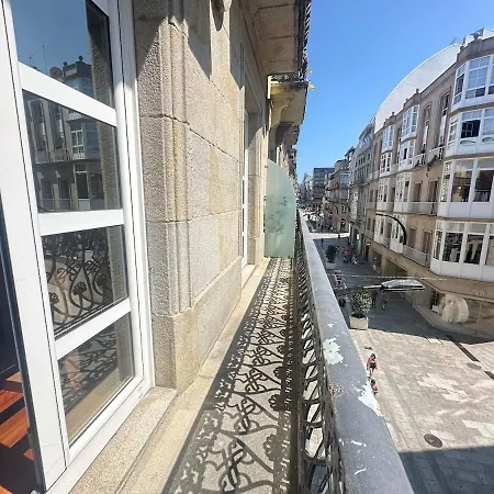 With A Balcony, Downtown, Free Parking By Ybh Vigo