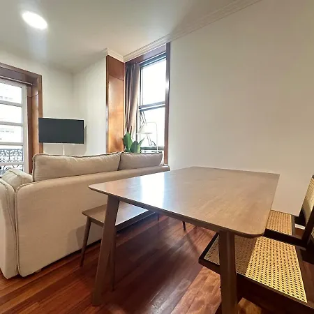 With A Balcony, Downtown, Free Parking By Ybh Apartment